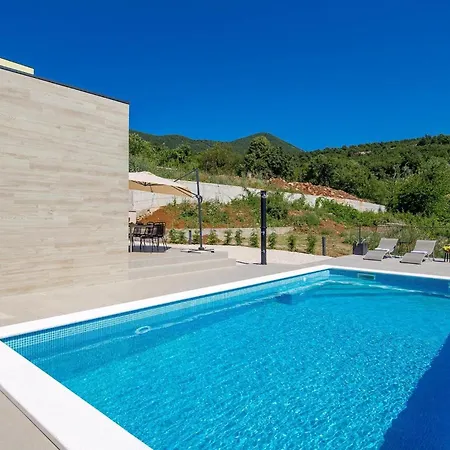 Castanea Hébergement de vacances *
