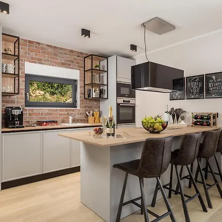 Castanea Feriehus Poljane