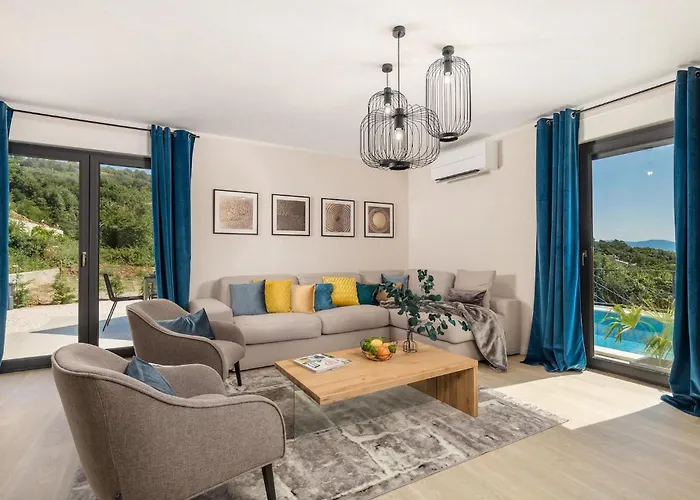 Castanea 別荘 Poljane